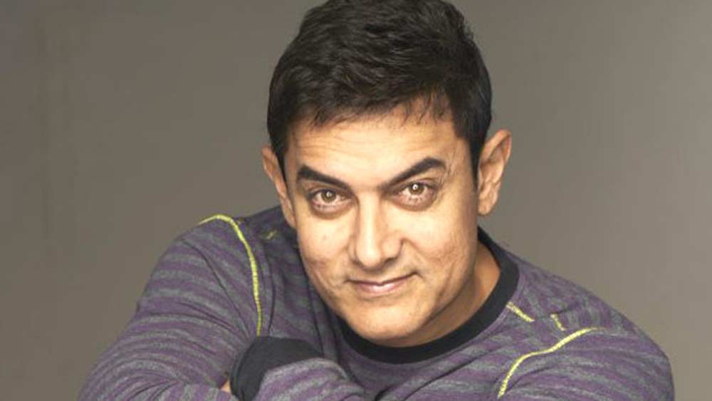 আর ইন্ডাস্ট্রির অলিখিত প্রোটোকল অনুযায়ী, একজন অভিনেতা কখনওই আর এক জন অভিনেতা সম্পর্কে জনসমক্ষে নেতিবাচক মন্তব্য করতে পারেন না। আমির প্রোটোকল ভেঙেছেন, সে অভিযোগও আনেন কাজল।