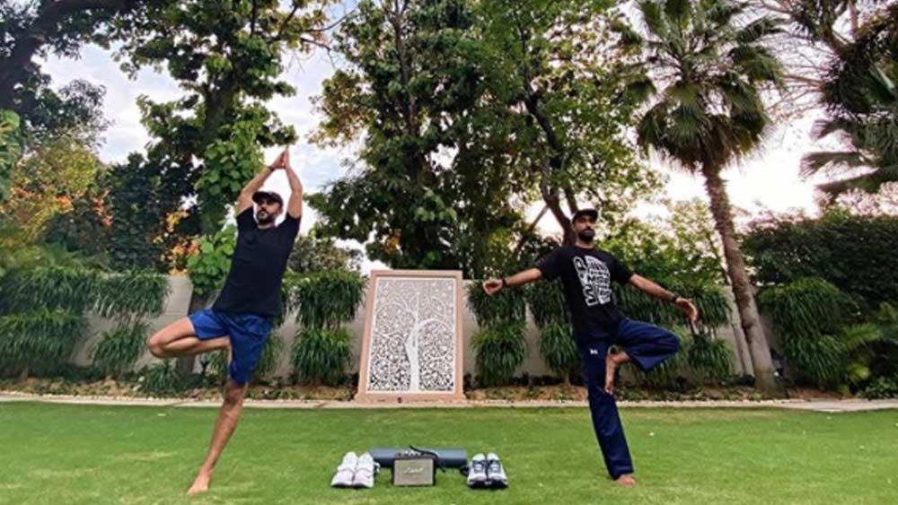 আহুজা দম্পতির বাড়ির অন্যতম বৈশিষ্ট্য বড় বাগান। অবশ্য শুধু বাগান বললে ভুল হবে। অলস পদচারণার পাশাপাশি সেখানে মজুত শরীরচর্চার সব উপকরণও।