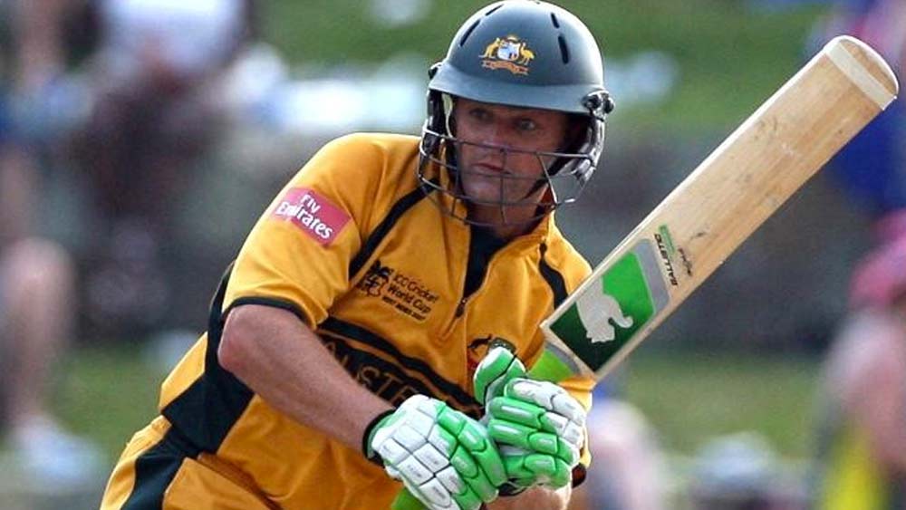 ফিঞ্চের দলে সহবাগের সঙ্গে ওপেন করবেন অ্যাডাম গিলক্রিস্ট। বাঁহাতি এই উইকেটকিপার ব্যাটসম্যান ঝড় তুলতে পারেন অনায়াসে। কিন্তু, তার পরও ক্রিকেটপ্রেমীরা বলছেন, ম্যাথু হেডেন বা ডেভিড ওয়ার্নারের কথা। বাঁ-হাতি, ডানহাতি কম্বিনেশন রাখার জন্য হেডেন বা ওয়ার্নারকেও খেলানো যেত। আর দুই ডানহাতিকে খেলালে রোহিত বা সচিনকে রাখাই যেত।