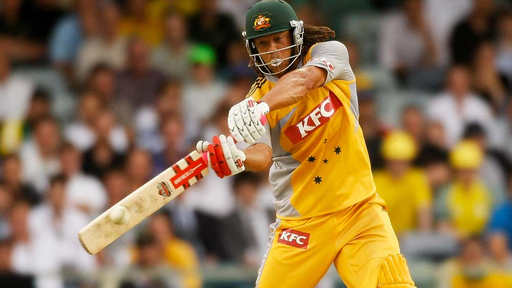 পাঁচে ফিঞ্চ রেখেছেন অ্যান্ড্রু সাইমন্ডসকে। যা নিয়ে উঠছে প্রশ্ন। ক্রিকেটপ্রেমীদের কেউ কেউ স্টিভ ওয়র কথা বলছেন। কঠিন পরিস্থিতিতে দলকে টানার ক্ষেত্রে যাঁর দক্ষতা প্রশ্নাতীত। সাইমন্ডসের থেকে যাঁর পরিসংখ্যানও অনেক বেশি ঝলমলে। স্টিভ স্মিথ, মাইকেল ক্লার্ক, শন ওয়াটসন, মাইকেল বিভানের নামও উঠছে মিডল অর্ডারে।