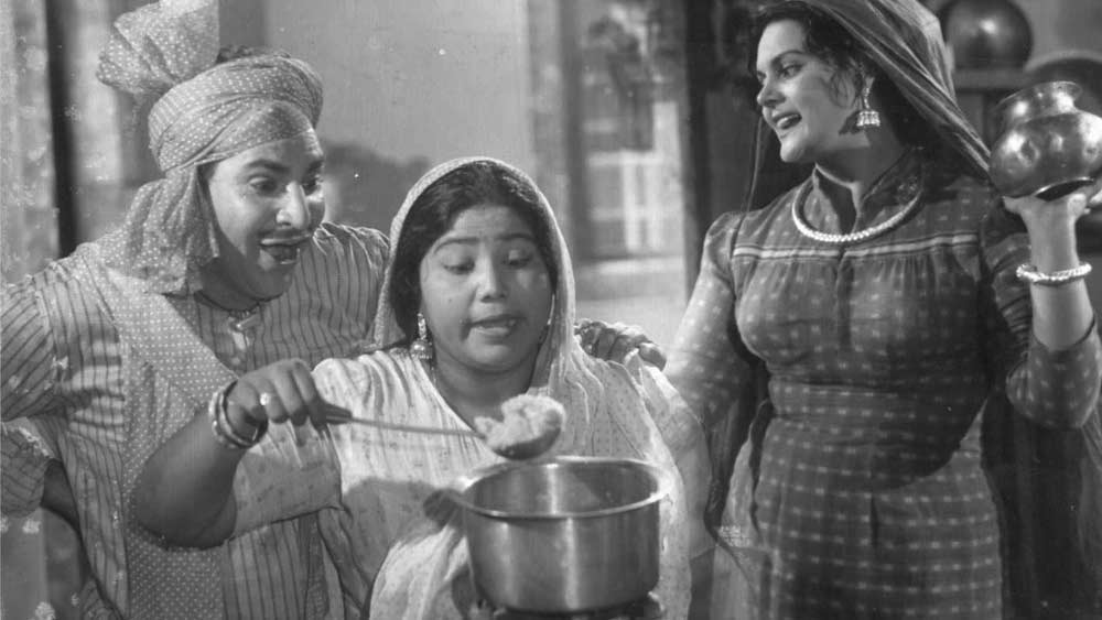 তাঁর সঙ্গেই দেশভাগের সময় চলে গেলেন লাহৌর। কিন্তু সেখানে তখন অস্থির পরিস্থিতি। ২৩ বছর বয়সি উমা পালিয়ে এলেন আজকের মুম্বই, তখনকার বম্বে। ঠিক করলেন, ছবিতে গান করবেন। শোনা যায় তাঁর এক বান্ধবীর মুম্বই ইন্ডাস্ট্রিতে পরিচিত ছিল। তিনি সাহায্য করেছিলেন উমাকে।