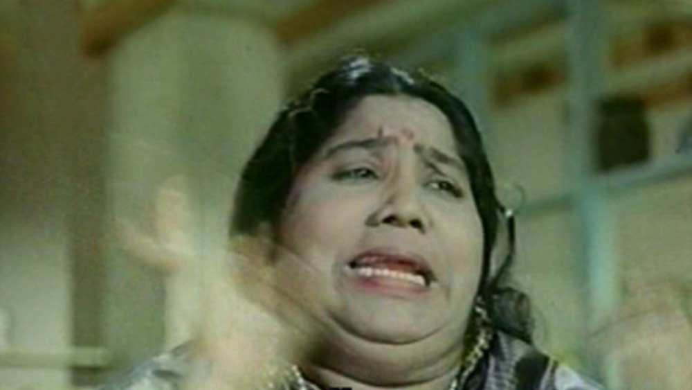 আর নিজের নাম পাল্টাননি তিনি। ফিরেও আসেননি প্লেব্যাকের দুনিয়ায়। টুনটুন নাম ক্রমে নিজেই প্রতিষ্ঠান হয়ে ওঠে। তিনি ছিলেন বলিউডের প্রথম দিকের মহিলা কৌতুকশিল্পীদের মধ্যে অন্যতম।