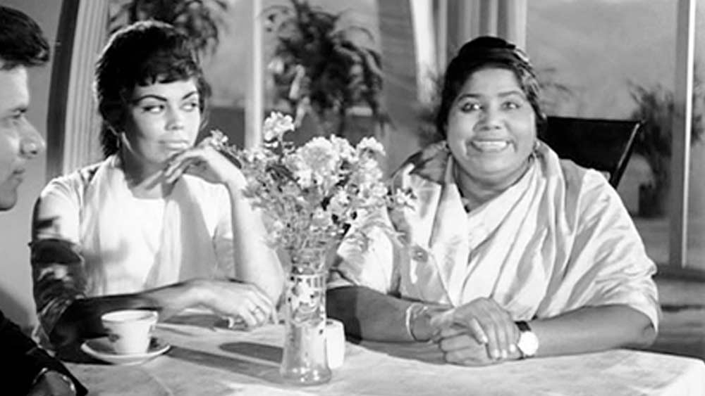 এর পর টুনটুন নজর কাড়েন গুরু দত্তের ছবি ‘আর পার’ এবং ‘মিস্টার অ্যান্ড মিসেস ৫৫’ ছবিতে। বলিউডের ছবিতে ক্রমশ অপরিহার্য হয়ে ওঠে টুনটুনের উপস্থিতি। টানটান চিত্রনাট্যের মাঝে টুনটুনের কমিক রিলিফ উপভোগ করতেন দর্শকরা।