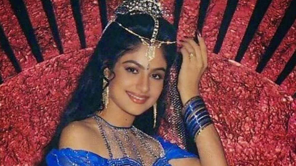 বলিউড থেকে বিদায় নেওয়ার বহু বছর পরে ‘গদর’ ছবির পরিচালক অনিল শর্মার কথায় তিনি ‘জিনিয়াস’ ছবিতে অভিনয়ে রাজি হন।