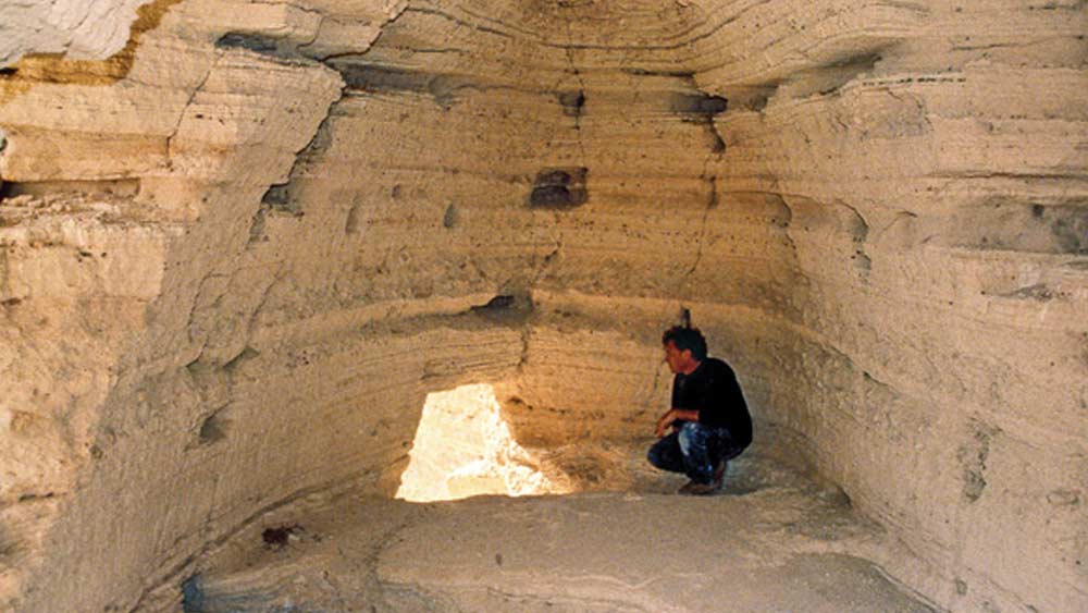 এই সংক্রান্ত অনুসন্ধানের সাধারণত কোনও কিছুই প্রকাশ করতে চায় না কোনও দেশ। ফলে গুপ্তধন তো বটেই, ইতিহাসের গুরুত্বপূর্ণ তথ্যও চাপা পড়ে আছে গোপনীয়তার আড়ালে।