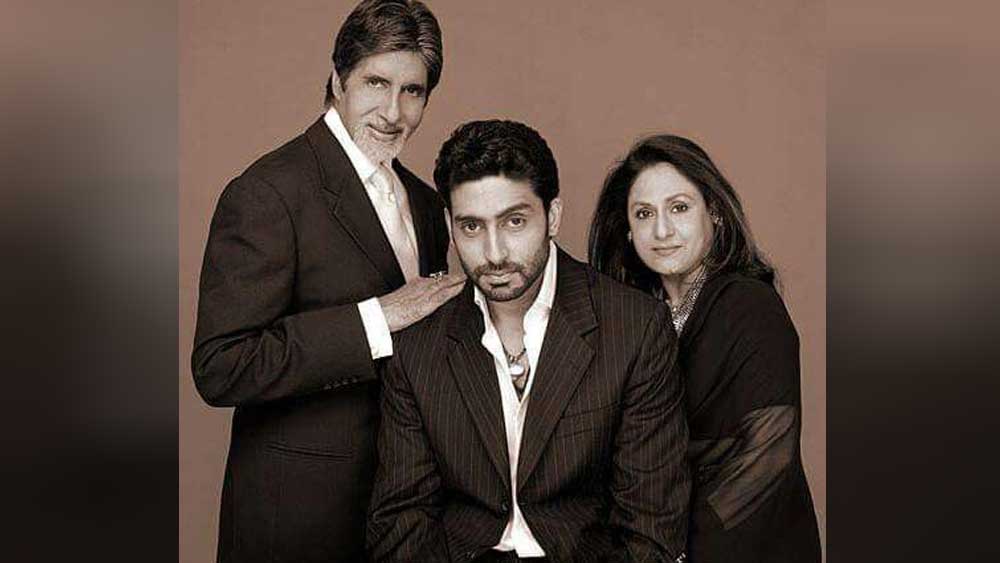 আলাদা করে কিছুতেই নিজের নাম প্রতিষ্ঠা করতে পারছেন না ইন্ডাস্ট্রিতে। এ দিকে বাবা অমিতাভও নাছোড়বান্দা। যে করেই হোক ছেলেকে ইন্ডাস্ট্রিতে জায়গা পাকা করে দিতেই হবে।