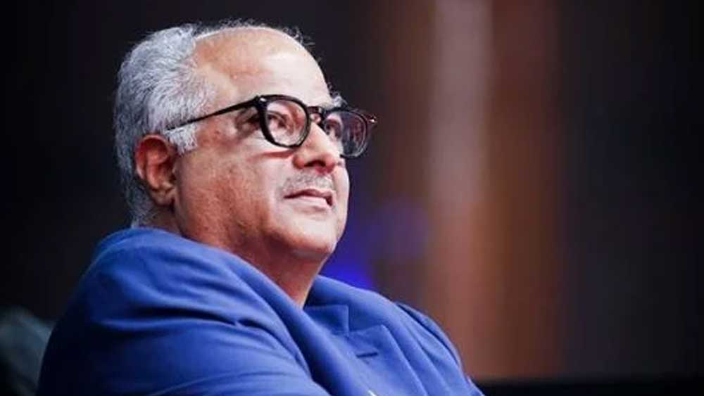 বনির কাছেও কোনও উপায় ছিল না। অমিতাভকে নিয়ে তাঁর কাজ করার ইচ্ছা ছিল বহু দিনের। শেষমেশ কিছুটা বাধ্য হয়েই অমিতাভের শর্তে রাজি হয়ে যান বনি কপূর।