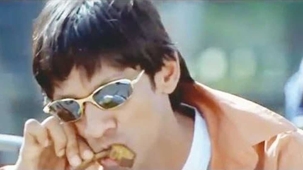 কিন্তু হায়! ‘কিউ হো গয়া না’ বক্স অফিসে চুড়ান্ত অসফল হয়। এমনকি ‘রান’-এও অভিষেকের থেকে লাইমলাইট ছিনিয়ে নেন ‘কাউয়া বিরিয়ানি’ অর্থাৎ বিজয় রাজপুরি। পঙ্কজ ত্রিপাঠির অভিনয়ও পছন্দ করেন দর্শকেরা।