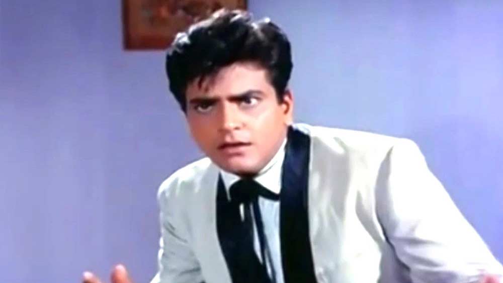 ববিতার সঙ্গে জুটি বেঁধে ‘ফর্জ’-এ নায়ক। গুপ্তচরের রোল। তবে ফিল্মের একটি গানে একেবারে সাড়া ফেলে দিলেন জিতেন্দ্র।