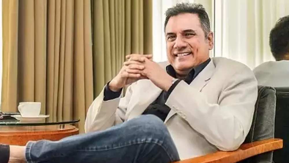 কাজের শুরুতে বোমান ছিলেন ওই হোটেলের ওয়েটার এবং রুম সার্ভিসে। তার পর পদোন্নতি। দায়িত্ব পান তাজ হোটেলের রুফটপ ফরাসি রেস্তরাঁ ‘রঁদেভু-’র।