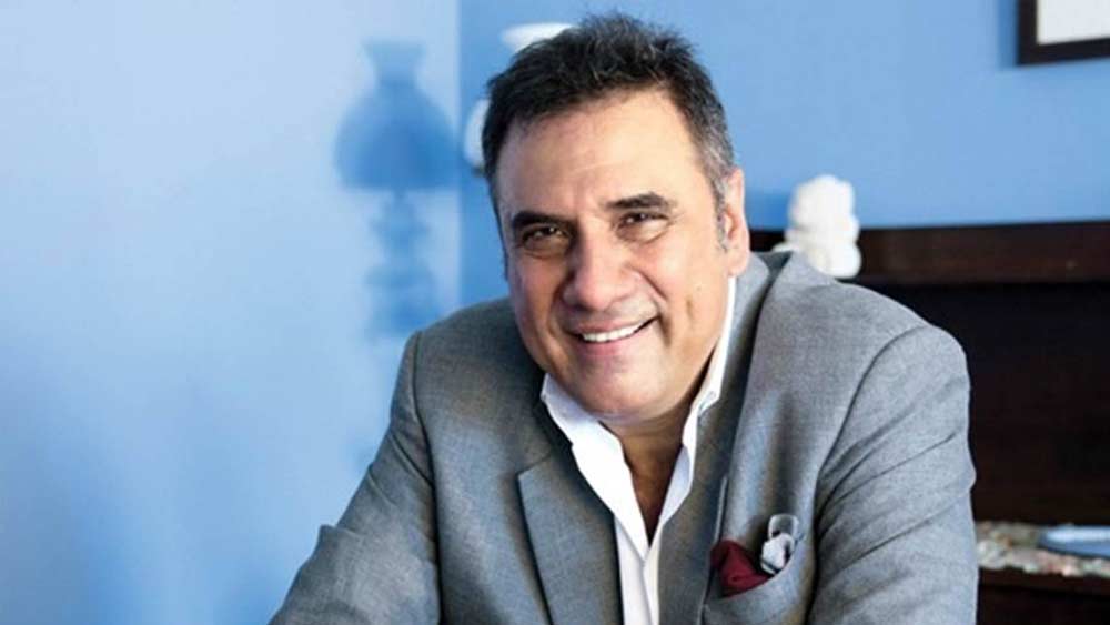 জীবনের এত পর্ব সামলানোর ফাঁকে কর্তব্যের আড়ালে চলে গিয়েছিল ছবি দেখার শখ। স্কুলের পড়ার সময় থেকেই বোমান ভালবাসতেন সিনেমা দেখতে। ছেলের আধো আধো উচ্চারণের সমস্যা কাটাতে মা’ও উৎসাহ দিতেন ছবি দেখতে।