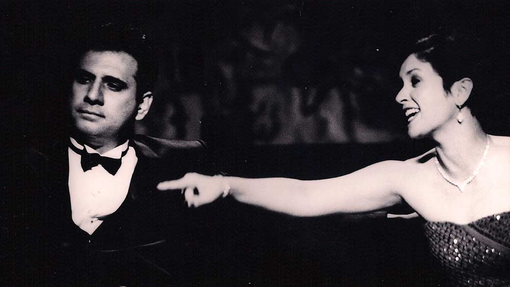 বেশ কিছু বছর থিয়েটারে অভিনয়ের পরে সিনেমায় আত্মপ্রকাশ করেন ৪১ বছর বয়সি বোমান ইরানি। তার আগেই তিনি জনপ্রিয় হয়ে ওঠেন বিভিন্ন বিজ্ঞাপনের ছবিতে।