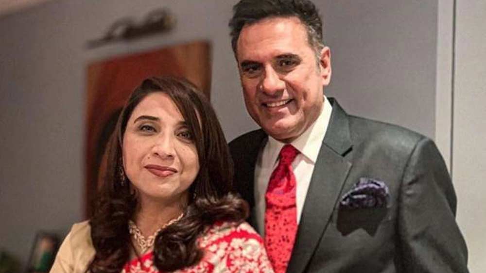 প্রথম আলাপের কয়েক দিনের মধ্যেই জেনোবিয়ার কাছে ওয়েফার কেনা হয়ে দাঁড়াল উপলক্ষ মাত্র। বোমানের সঙ্গে গল্প করার জন্য রোজই তিনি দোকানে হাজির হতেন।