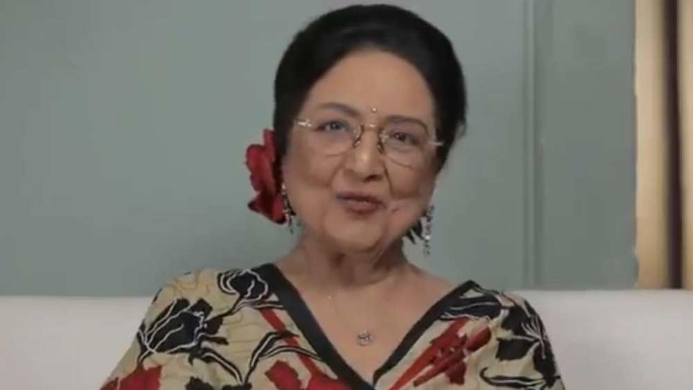 ছোট থেকেই একরত্তি মেয়ের মুখে যেন খই ফুটত। সেইসঙ্গে খুব চটপটে আর সপ্রতিভ। ক্যামেরার সামনেও এক চুল কমত না সপ্রতিভতা।