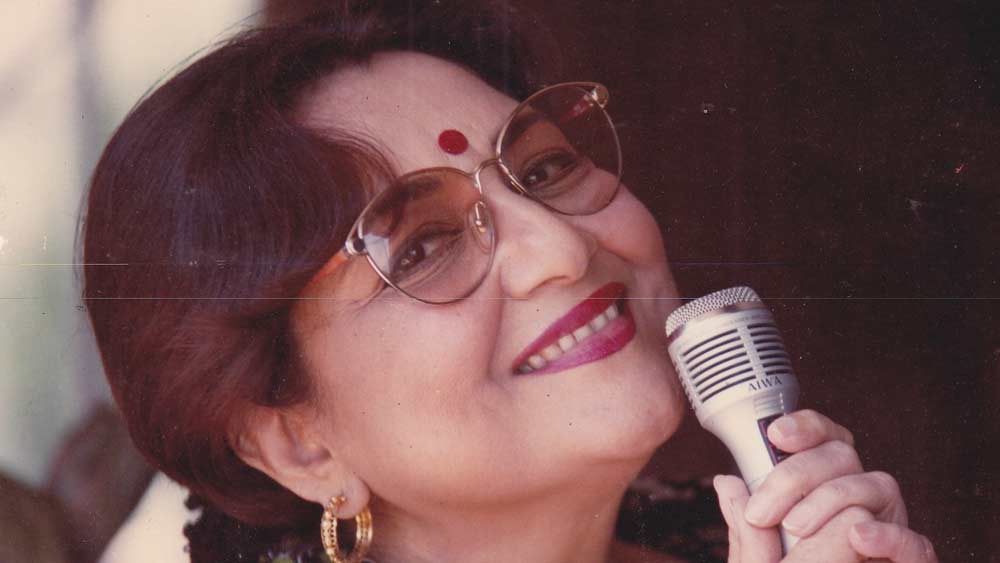 শিশুশিল্পী হিসেবে তিন বছরের তবসসুমকে প্রথম দেখা গেল ‘নার্গিস’ ছবিতে। এর পর ‘মেরা সুহাগ’, ‘মনঝধর’, ‘বড়ি বহেন’ ছবিতেও অভিনয় করে এই খুদে শিল্পী।