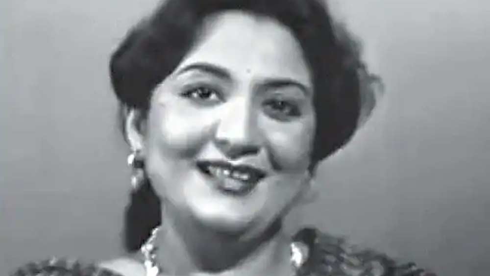 সিনেমার পাশাপাশি ছোট পর্দাতেও তিনি ছিলেন উল্লেখযোগ্য মুখ। দূরদর্শনে তাঁর সঞ্চালনায় টক শো ‘ফুল খিলে হ্যায় গুলশন গুলশন’ সম্প্রচারিত হয়েছিল ১৯৭২ থেকে ১৯৯৩, টানা ২১ বছর।