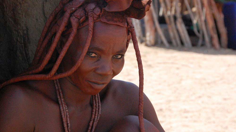 নামিবিয়ার অতলান্তিক-উপকূলের উত্তর অংশ বা কঙ্কাল-উপকূল প্রাচীন কাল থেকেই মানুষের আতঙ্ক ও দুঃস্বপ্নের কারণ। অতীতের পর্তুগিজ নাবিকরা একে বলত ‘নরকের দ্বার’। স্থানীয় বুশম্যান উপজাতির মানুষ মনে করে, ঈশ্বর কুপিত হয়ে এই অংশ সৃষ্টি করেছিলেন।