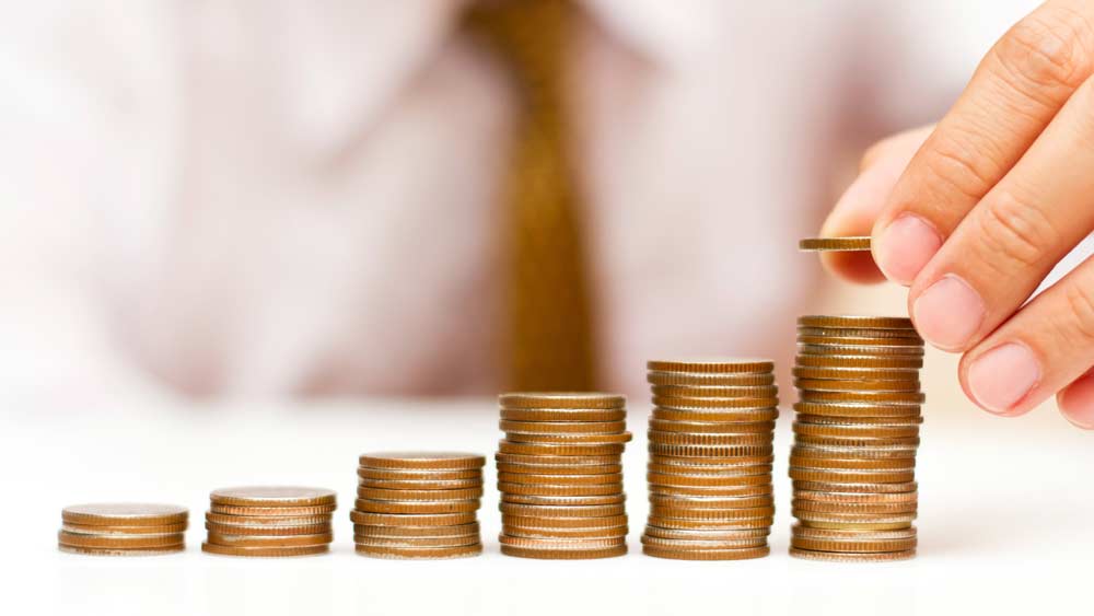 এই পরিস্থিতিতে মানুষের আয় ও ব্যয় সঙ্কুচিত হবে। চাহিদা কমবে বিভিন্ন পণ্য ও পরিষেবার। ফলে বছরের গোড়ায় যে অর্থনৈতিক পরিস্থিতি ছিল, সেখানে ফিরতে সময় লাগবে আরও কিছু অর্থবর্ষ।