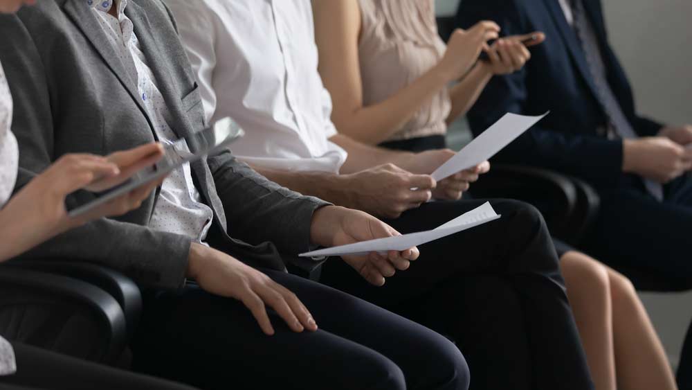 সে ক্ষেত্রে চূড়ান্ত প্রতিযোগিতামূলক এই বাজারে কী ভাবে নিজেদের টিকিয়ে রাখতে হবে?