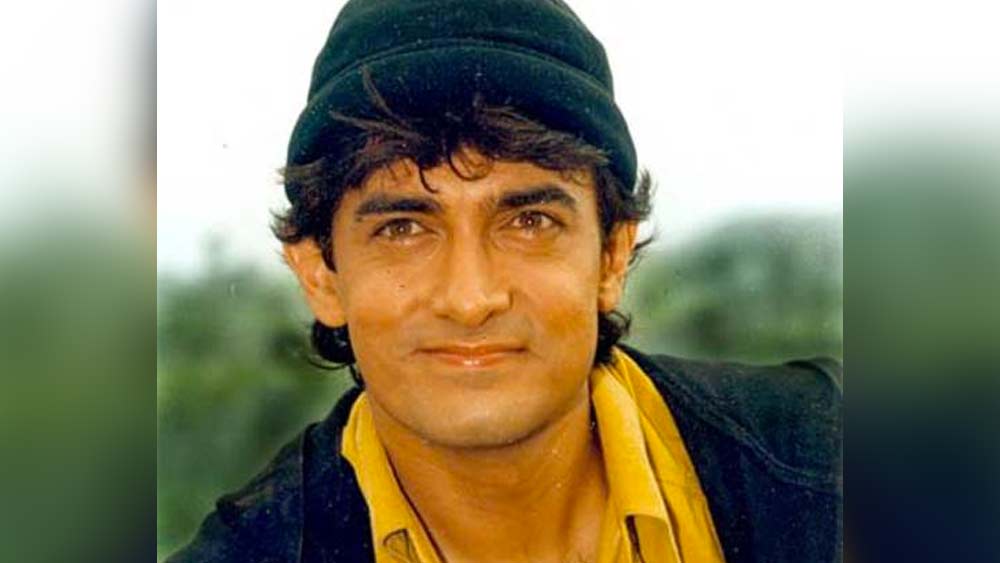 সে সময় ‘রাজা হিন্দুস্তানি’ ছবির শুটিং করছিলেন আমির। তিনি ওই ছবির ‘আরতি’ চরিত্রে অভিনয় করার জন্য ঐশ্বর্যাকে বলেছিলেন।