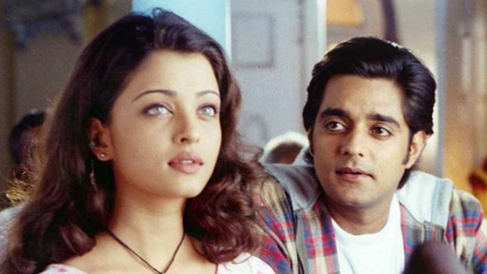 কিন্তু ছবি তৈরির সময় কাকা মনসুরের সঙ্গে আমির খানের মতানৈক্য হয়। ফলে ছবি থেকে সরে দাঁড়ান আমির। তাঁর বদলে নেওয়া হয় চন্দ্রচূড় সিংহকে।