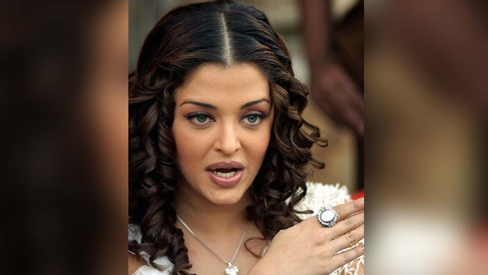 প্রথমে ঐশ্বর্যা ‘মঙ্গল পাণ্ডে: দ্য রাইসিং’ ছবির জন্য দেড় কোটি টাকা পারিশ্রমিকে সই করেছিলেন। আমির খানের পারিশ্রমিক ছিল সাত কোটি টাকা। কিন্তু মরিসের কথায় অ্যাশ এ বার তাঁর পারিশ্রমিক দ্বিগুণ করে দিলেন।