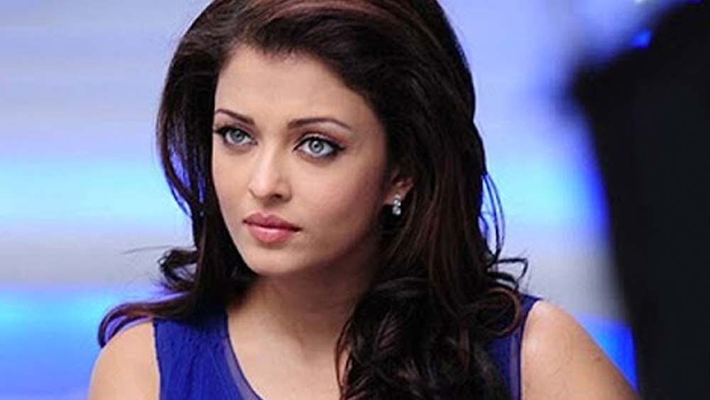 ঐশ্বর্যার ভারতীয় ম্যানেজার হরি সিংহ তাঁকে বোঝান। সই করার পর ছবি থেকে সরে দাঁড়ালে বলিউডে যে তাঁর ভাবমূর্তি ক্ষতিগ্রস্ত হবে, সে কথাও বলেন হরি। কিন্তু ঐশ্বর্যা রাজি হননি।