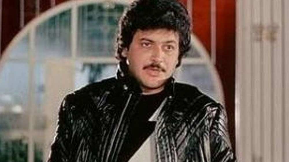 ‘জাস্টিস চৌধুরী’ ছবিতে তিনি অভিনয় করেছিলেন নির্দয় স্বামীর ভূমিকায়। যদিও পরে জানা যায় পরিস্থিতির চাপে তাঁকে সেরকম হতে হয়েছিল।