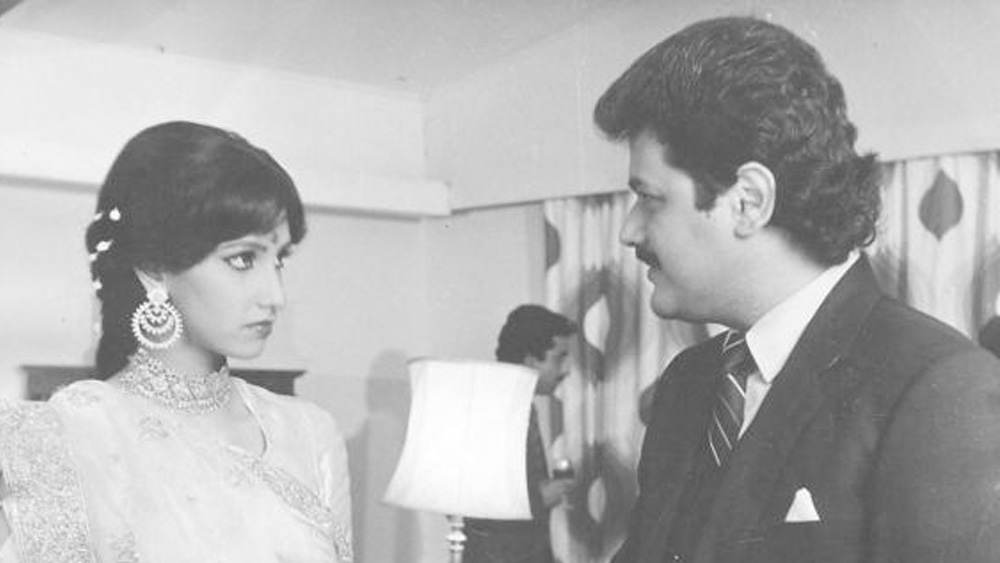 আমেরিকায় গিয়ে চিকিৎসার খরচ যোগাড় করতে রাজ কিরণ কাজ করতেন ট্যাক্সিচালক হিসেবে। তাঁকে নাকি নিউ ইয়র্কে ক্যাব ড্রাইভার হিসেবে দেখাও গিয়েছিল। সে কথা নিজের ফেসবুকে লেখেন অভিনেত্রী দীপ্তি নাভাল।