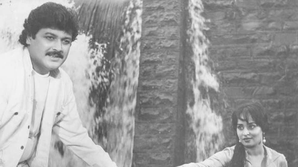 ঋষি কপূরের এই দাবি নস্যাৎ করে দেন রাজের বড় মেয়ে ঋষিকা। তিনি বলেন, তাঁর বাবা হঠাৎই কোথাও নিখোঁজ হয়ে গিয়েছেন। নিউ ইয়র্ক পুলিশ তাঁর সন্ধান করছে। পরিবারের তরফে গোয়েন্দাও নিয়োগ করা হয়েছে রাজের খোঁজে।