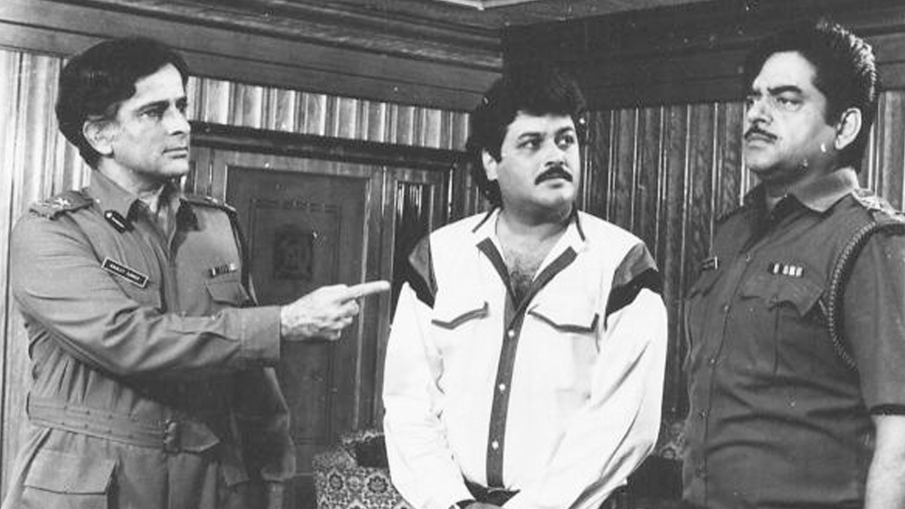 এর পর কেটে গিয়েছে নয় বছর। রাজ কিরণ থেকে গিয়েছেন ‘নিখোঁজ’ হয়েই। তাঁর দুই মেয়ে এখন বিবাহিত। দ্বিতীয় বার বিয়ে করেছেন রাজের স্ত্রী রূপাও।