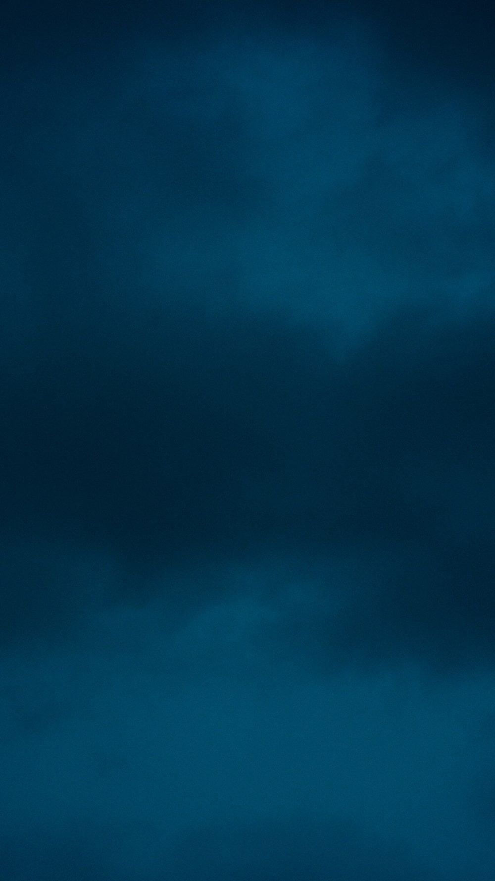 লেন্সের মধ্যে দিয়ে আলো নয়, চারপাশের অন্ধকারকেই ফুটিয়ে তুলতে চান এই ‘ডার্ক ফোটোগ্রাফার’। সমাজের অন্ত্যজ শ্রেণির অন্ধকারময় জীবন, প্রকৃতির মনকেমন বার বারই তাঁকে তাড়া করে বেড়ায়।