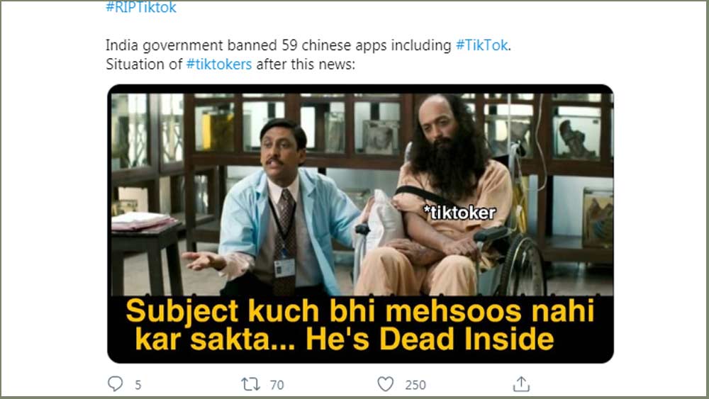 এক মিমে আবার ‘মুন্নাভাই এমবিবিএস’-এর দৃশ্য ব্যবহার করে টিকটক ইউজারদের চিমটি কাটা হয়েছে, “তাঁদের মধ্যে যেন এখন কোনও অনুভূতিই নেই। তাঁরা যেন ভিতর থেকে নিজেদের মৃত বলে মনে করছেন।”
