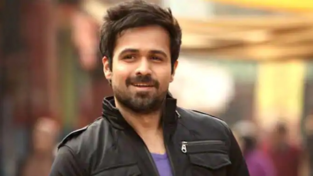 ইমরানের জন্ম ১৯৭৯ সালের ২৪ মার্চ, মুম্বই শহরে। তাঁর ঠাকুরদা সাংবাদিক সৈয়দ শওকত হাশমী দেশভাগের পরে পাকিস্তানে চলে যান। কিন্তু ঠাকুমা মেহরবানু মহম্মদ আলি রয়ে যান ভারতেই, ছেলে সৈয়দ আনোয়ার হাশমীকে নিয়ে।