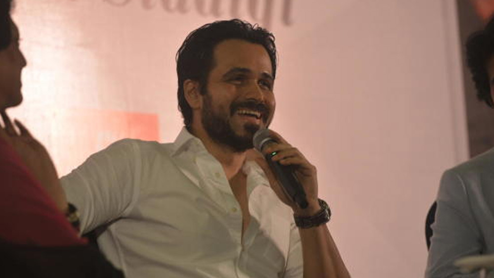 সময় বুঝে নিজের পারিশ্রমিক এক লাফে ছবি পিছু ১০ কোটি টাকা করে দেন ইমরান। সে সময় শাহরুখ-সলমন-আমির-অক্ষয়-অজয়ের মতো তারকা ছবি পিছু ২৮ কোটি থেকে ৩০ কোটি টাকা পারিশ্রমিক নিতেন। রণবীর ও শাহিদ কপূরের পরে ইমরান সে সময় ছিলেন তৃতীয় নায়ক, যিনি প্রতি ছবিতে দশ কোটি টাকা পারিশ্রমিক ধার্য করেছিলেন।