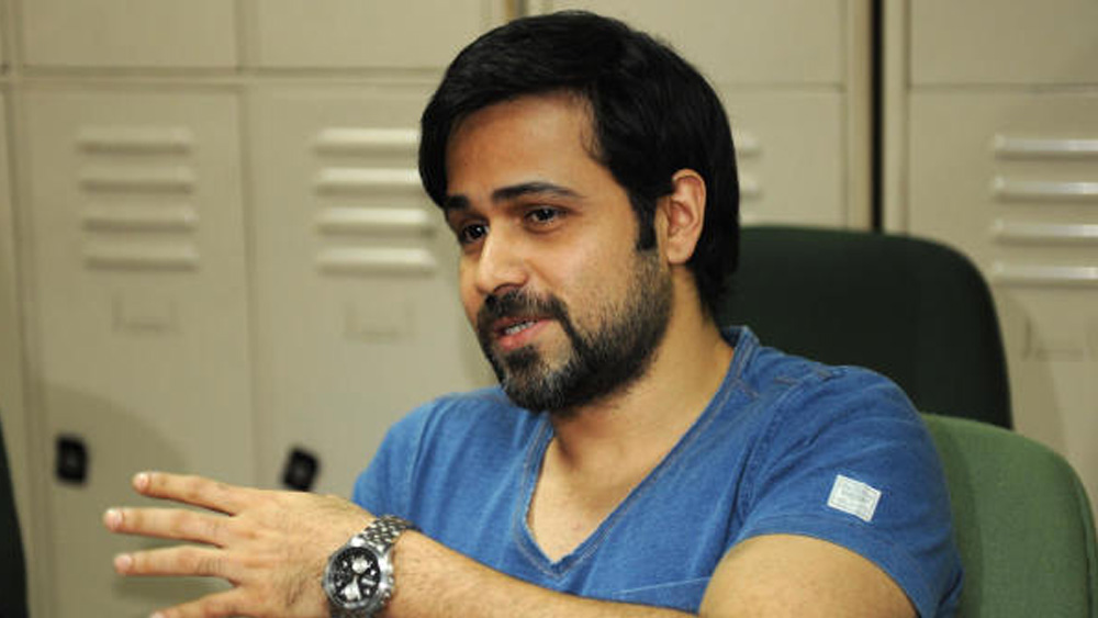 ‘সিরিয়াল কিসার’ পরিচয় মুছতে মরিয়া ইমরান এ বার নায়কের পাশাপাশি চরিত্রাভিনয়ও শুরু করলেন। ‘সাংহাই’ ছবিতে তাঁর কাজ প্রশংসিত হয়। কিন্তু এই ছবি বক্স অফিসে সাফল্য পায়নি। এখান থেকেই শুরু তাঁর কেরিয়ারের ব্যর্থতার ধাপ।