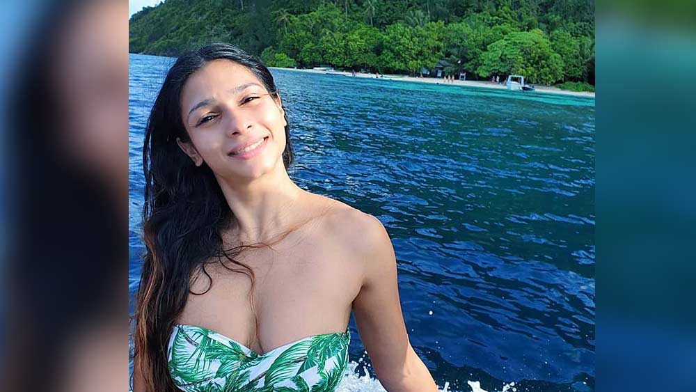 সুন্দরী তানিশা এখনও অবিবাহিত। তবে তাঁকে নিয়ে গুঞ্জনের অভাব নেই ইন্ডাস্ট্রিতে। ‘নীল অ্যান্ড নিকি’ ছবির সহঅভিনেতা উদয় চোপড়ার সঙ্গে তাঁর সম্পর্ক ছিল বলে জানা যায়। কিন্তু তাঁদের প্রেম দীর্ঘস্থায়ী হয়নি।