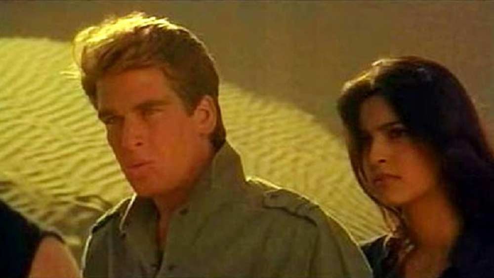 তার দু’বছর পরে ফের বলিউডের বাণিজ্যিক ছবির মূলস্রোতে ফিরে আসেন শশীপুত্র। ১৯৮৬ সালে মুক্তি পায় ‘সালতানত’। ছবিতে তিনি ছাড়াও ছিলেন ধর্মেন্দ্র, জুহি চাওলা এবং সানি দেওল।