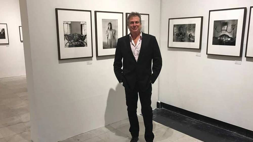 ২০১৬ সালে প্রায় ২৫ বছর পরে ভারতে জনসমক্ষে আসেন কর্ণ কপূর। আয়োজন করেছিলেন একটি তাঁর আলোকচিত্রের একটি প্রদর্শনীর। দর্শকদের মধ্যে সমাদৃত হয় তাঁর লেন্সবন্দি ছবি।