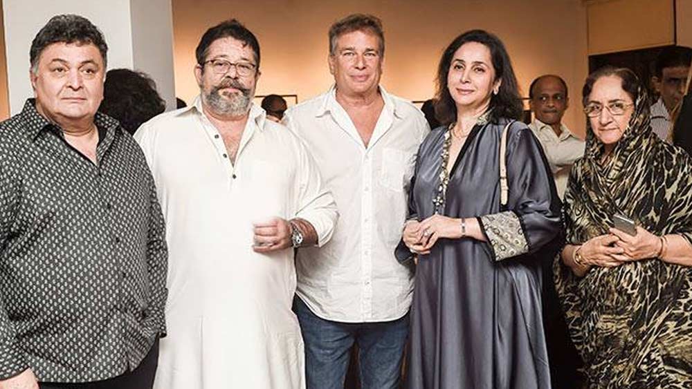 কপূর পরিবারের বাকি সদস্যদের সঙ্গেও যোগাযোগ আছে কর্ণের। নিয়মিত না হলেও তাঁকে দেখা যায় কপূর পরিবারের অনুষ্ঠানে অন্যান্যদের সঙ্গে।