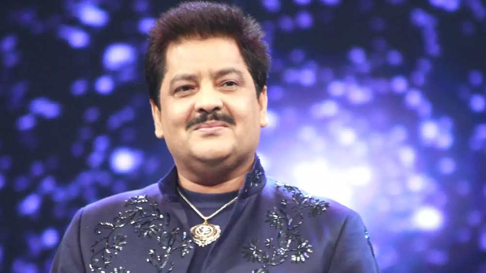 শিল্পীর অভিযোগ, এর পরই তাঁর কাছে মোটা অঙ্কের টাকা দাবি করে আন্ডারওয়ার্ল্ড থেকে হুমকি-ফোন আসতে থাকে।