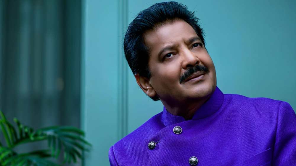 উদিত নারায়ণের আরও বক্তব্য, পুলিশি তদন্তে জানা যায়, বলিউডের একটি মিউজিক কোম্পানি তাঁর সাফল্য মেনে নিতে পারেনি। উদিতের জন্য ওই সংস্থা নাকি অস্তিত্ব সঙ্কটে ভুগত। ফলে তারাই নাকি উদিতকে বার বার বিপদে ফেলার ষড়যন্ত্র করতে থাকে বলে দাবি এই জনপ্রিয় গায়কের।