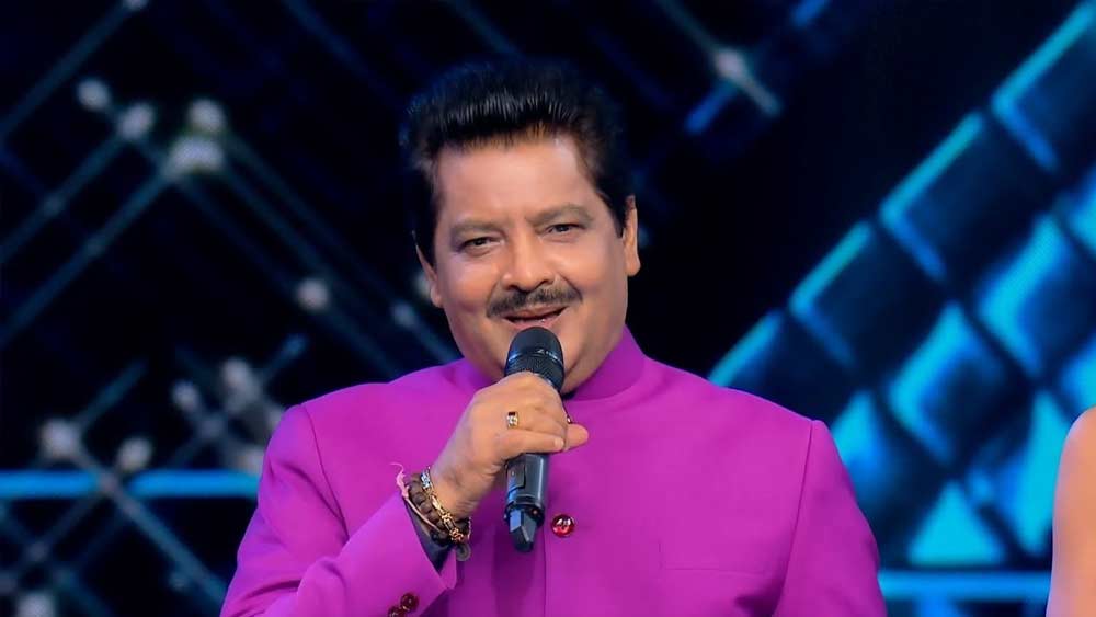 লাগাতার আতঙ্কের সঙ্গে থাকতে থাকতে তিনি নাকি অবসাদগ্রস্ত হয়ে আত্মহত্যার কথাও ভেবেছিলেন। ২০১১ সালে নাকি এক বার তাঁর কাছে হুমকি ফোন আসে। সেখানে বলা হয়, তাঁকে খুন করতে দুই দুষ্কৃতী রওনা দিয়েছে!