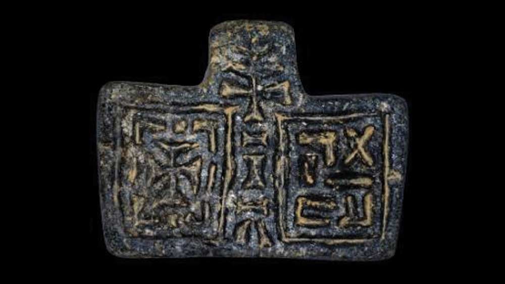 আকসুম সভ্যতার প্রধান শহরের নাম ছিল আকসুম। যদিও কী ভাবে এই সভ্যতা গড়ে উঠেছিল সে ব্যাপারে আজও স্পষ্ট ধারণা নেই গবেষকদের। তবে মনে করা হয় প্রাক-আকসুম কোনও জনপদ থেকেই উত্তর ইথিয়োপিয়ায় গড়ে ওঠে আকসুম সভ্যতা।