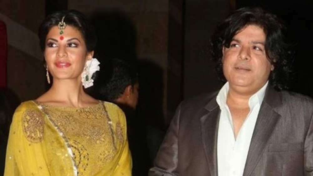 বন্ধুত্ব থেকেই প্রেম। দু’জনের বয়সের ব্যবধান ছিল অনেক। কিন্তু বয়সের দূরত্ব প্রেমের পথে বাধা হয়ে দাঁড়ায়নি।