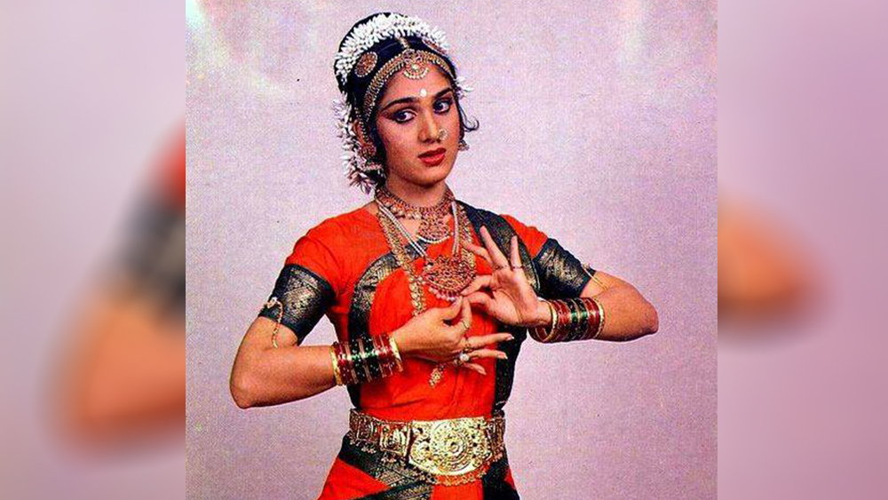 তামিল পরিবারের মেয়ে মীনাক্ষীর জন্ম হয়েছিল ঝাড়খণ্ডে। ভরতনাট্যম, কুচিপুরী, কত্থক, ওড়িশি প্রতিটি নাচে ছোটবেলা থেকেই দক্ষ তিনি।