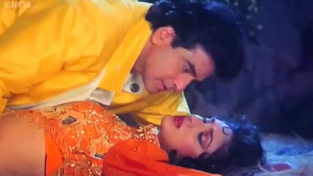 প্রথম বিয়ে ভেঙে যাওয়ার পর শানুর সঙ্গেও নাকি মীনাক্ষীর সম্পর্ক আর আগের মতো ছিল না। কিন্তু তাঁদের আলাপ হয়েছিল কী ভাবে?