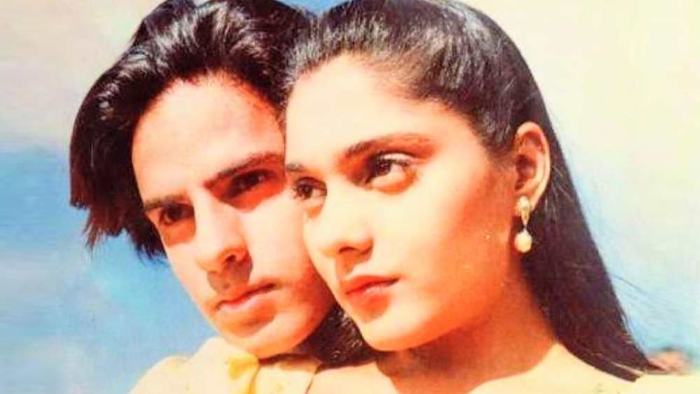 রাহুলের বাড়িতে পরিচালক মহেশ ভট্ট গিয়েছিলেন সম্পূর্ণ অন্য কারণে। সেখানে রাহুলকে দেখে তাঁর পছন্দ হয়। মহেশের প্রস্তাবে ‘আশিকি’ ছবিতে অভিনয় করতে রাজি হন রাহুল।