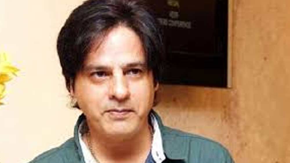 রাহুল যে সুযোগ পাননি, তা নয়। ইন্ডাস্ট্রির প্রচলিত ধারা মেনে ‘আশিকি’-র সাফল্য তাঁর কাছে প্রচুর সুযোগ পৌঁছে দিয়েছিল। কিন্তু কোনওটাই তাঁর সফল কেরিয়ারের জন্য ফলদায়ক হয়নি।