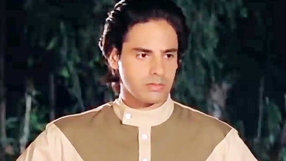 ইন্ডাস্ট্রিকে বিদায় জানানোর কারণ হিসেবে অবশ্য শুধুই পরিবারকে দেখাননি মহশে ভট্টের আবিষ্কার, এই নায়ক। সেইসঙ্গে এও বলেছেন, ওই মুহূর্তে দাঁড়িয়ে তাঁর বলিউডকে কিছু দেওয়ার বা বলিউড থেকে কিছু পাওয়ার ছিল না।